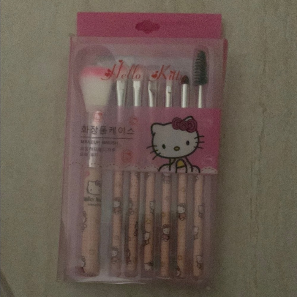Hello Kitty Makeup Brush Set
